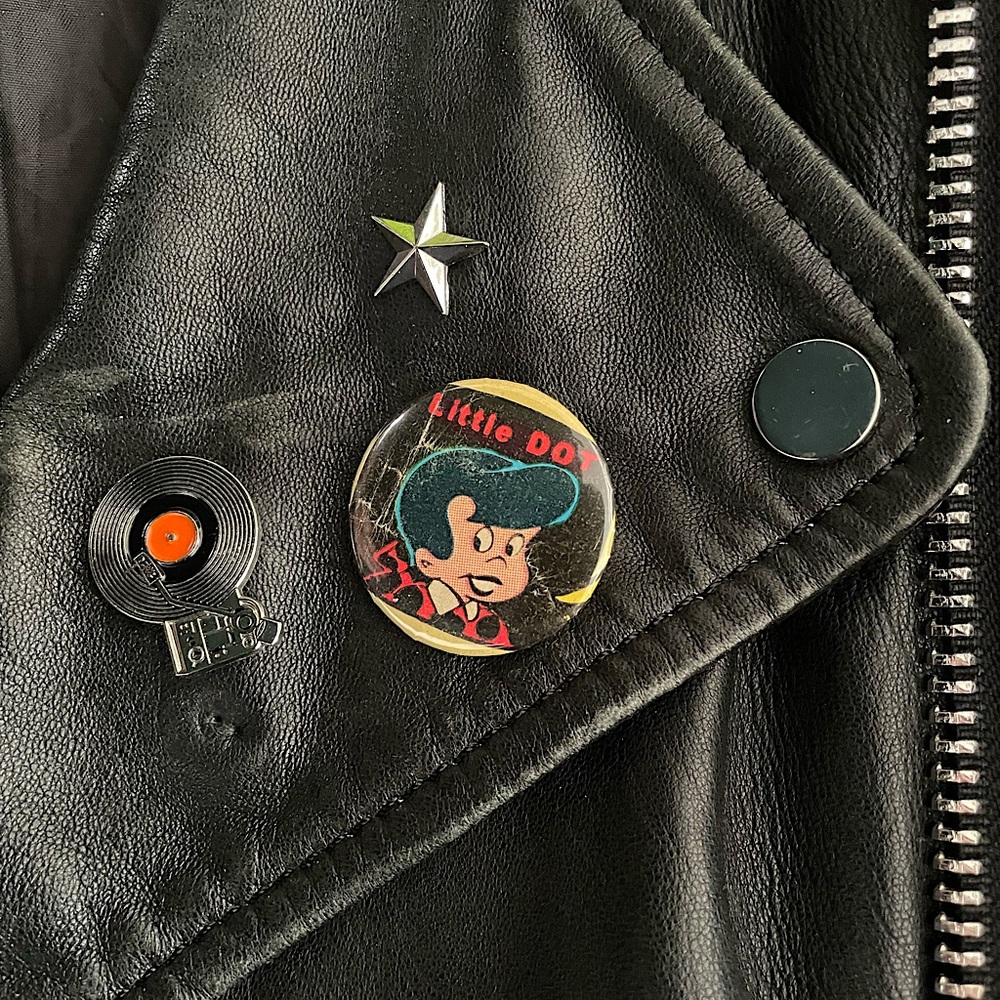 Vintage Little Dot button pin